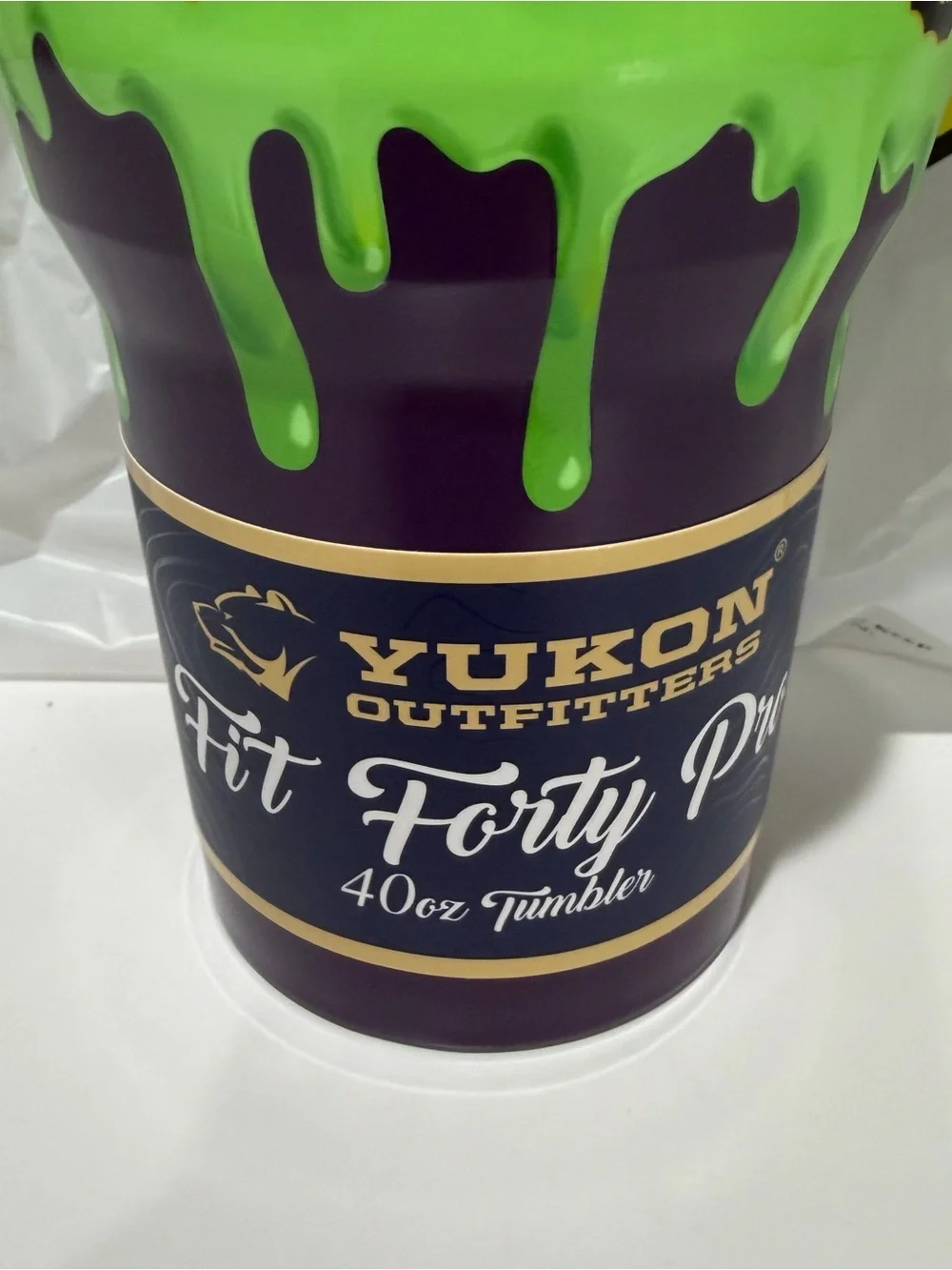 Yukon Outfitters Green Glow-in-the-Dark 2026 Holiday Travel Mug Bucee’s